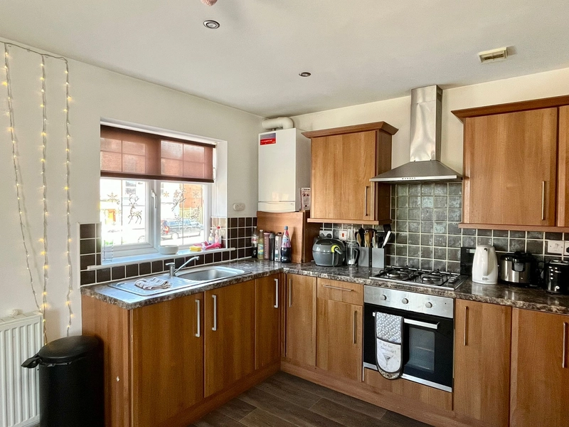 3 Bedroom Apt - Flat 5, Bawas place - Alfreton Road - Thumbnail 3